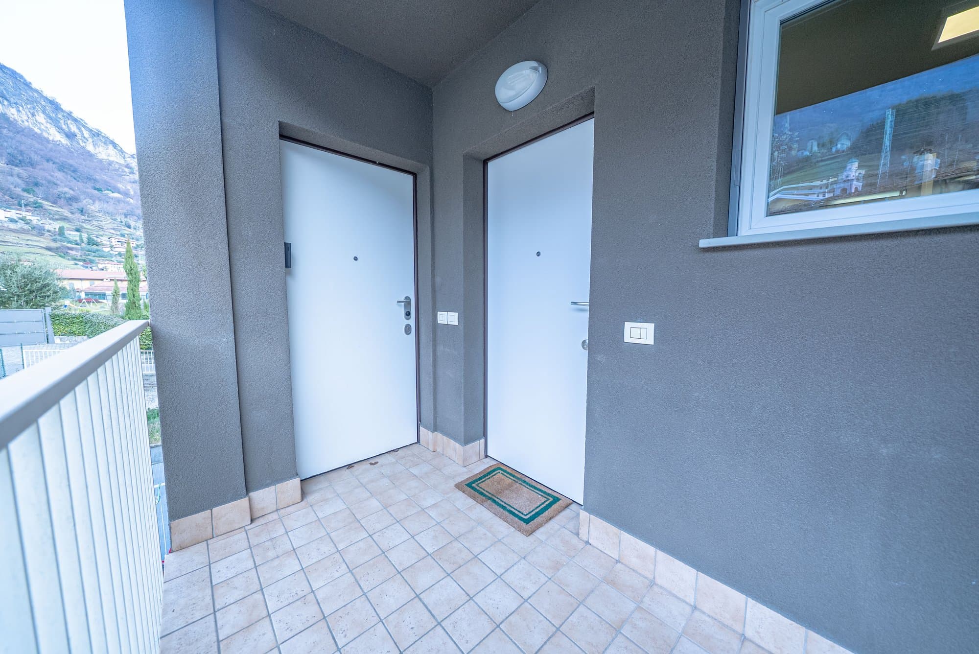 Terrazza con vista sulle montagne della Valtellina